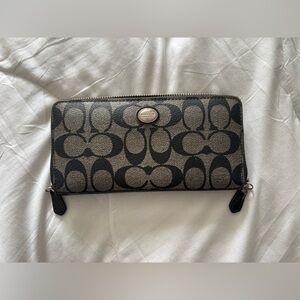 Coach Black and Cream Signature Zip Wallet